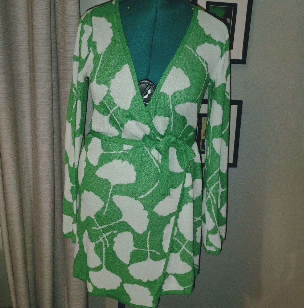 DVF V-Neck Ginkgo Leaf White & Green Long-Sleeve Wrap Sweater, Sz S NWT - Picture 6 of 16